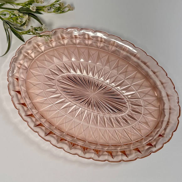 🌸 Vintage Pink Pressed Glass Oval Serving Platter - Picture 4 of 4
